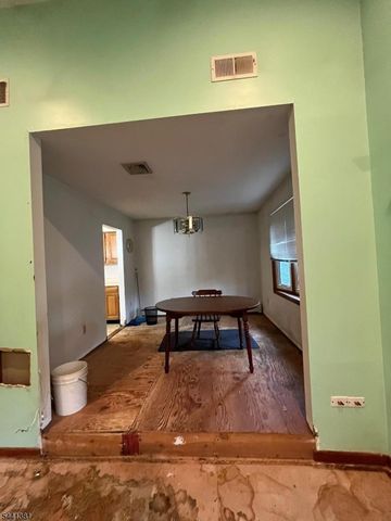 21 Greenwood Ave, Hopatcong Boro, NJ 07874
