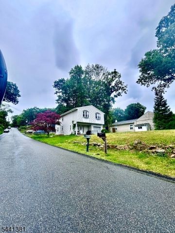 21 Greenwood Ave, Hopatcong Boro, NJ 07874