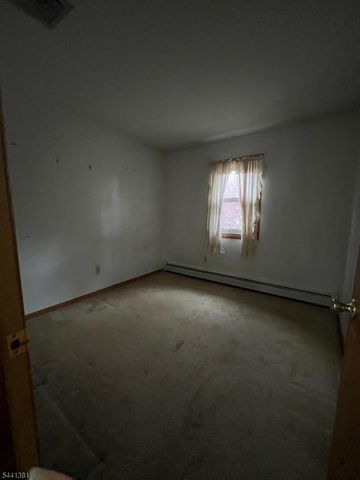 21 Greenwood Ave, Hopatcong Boro, NJ 07874