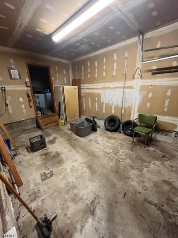 21 Greenwood Ave, Hopatcong Boro, NJ 07874