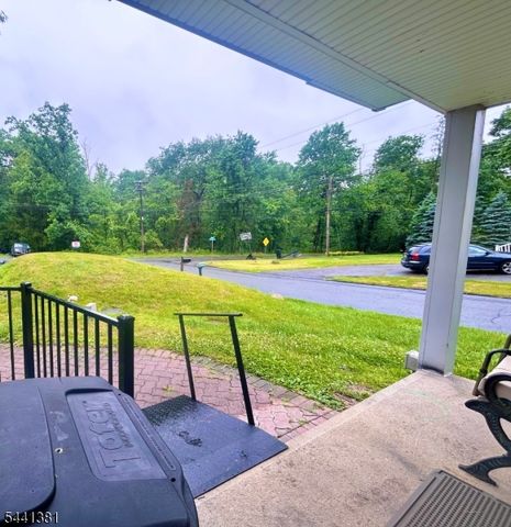 21 Greenwood Ave, Hopatcong Boro, NJ 07874