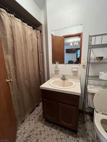 21 Greenwood Ave, Hopatcong Boro, NJ 07874