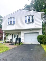 21 Greenwood Ave, Hopatcong Boro, NJ 07874