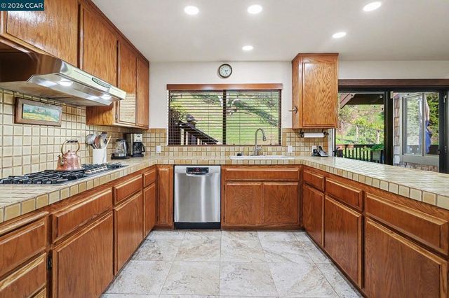 165 Travalini Ct., El Sobrante, CA 94803