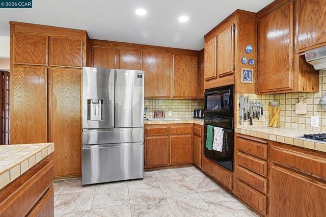 165 Travalini Ct., El Sobrante, CA 94803