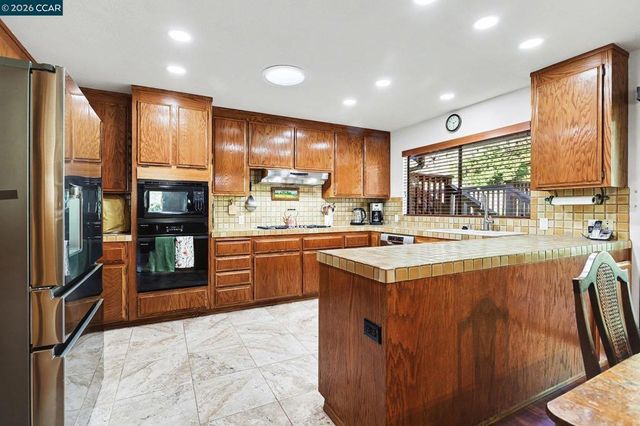 165 Travalini Ct., El Sobrante, CA 94803