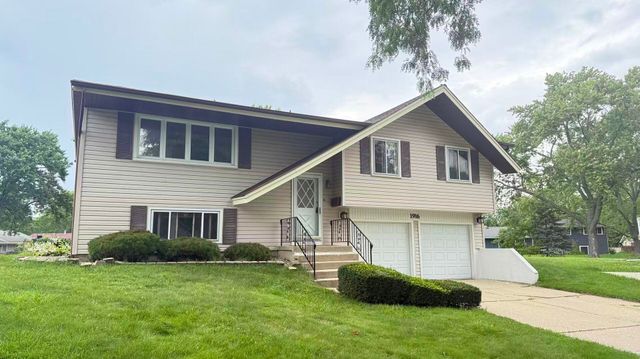 1916 Capital Court, Schaumburg, IL 60193