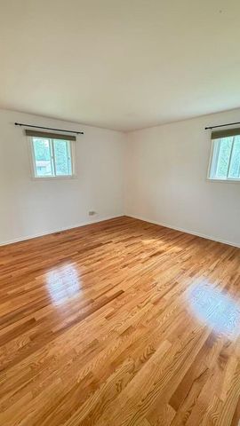 1916 Capital Court, Schaumburg, IL 60193