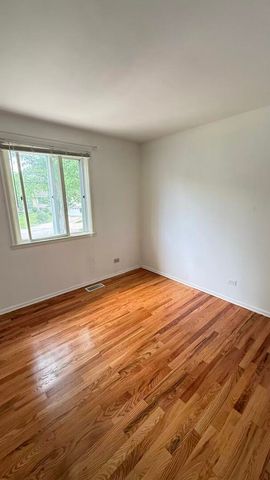 1916 Capital Court, Schaumburg, IL 60193