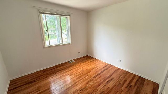 1916 Capital Court, Schaumburg, IL 60193