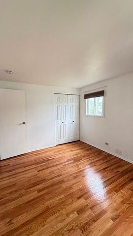 1916 Capital Court, Schaumburg, IL 60193