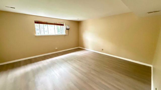 1916 Capital Court, Schaumburg, IL 60193
