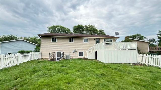1916 Capital Court, Schaumburg, IL 60193