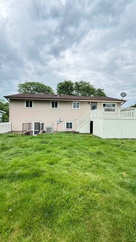 1916 Capital Court, Schaumburg, IL 60193