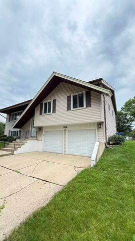 1916 Capital Court, Schaumburg, IL 60193