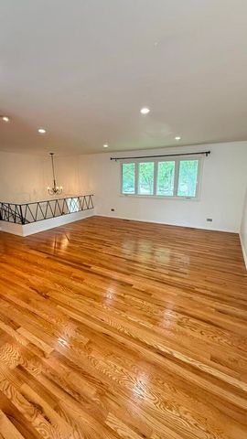 1916 Capital Court, Schaumburg, IL 60193