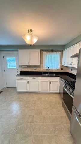 1916 Capital Court, Schaumburg, IL 60193