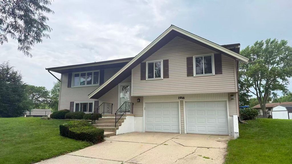 1916 Capital Court, Schaumburg, IL 60193