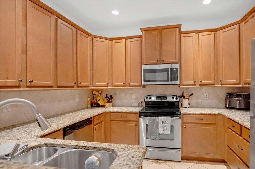 Image 15 of property listing at 463 HARBOR WINDS COURT, Winter Springs, FL 32708