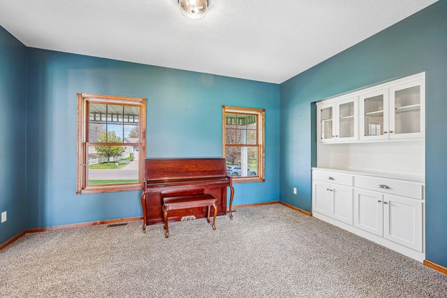 2608 Sandterra Circle, White Bear Twp, MN 55110