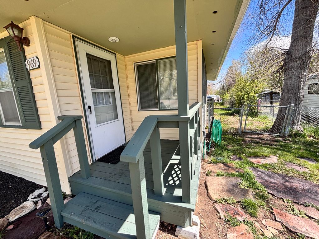969 N Carrington Avenue, Buffalo, WY 82834 photo 3