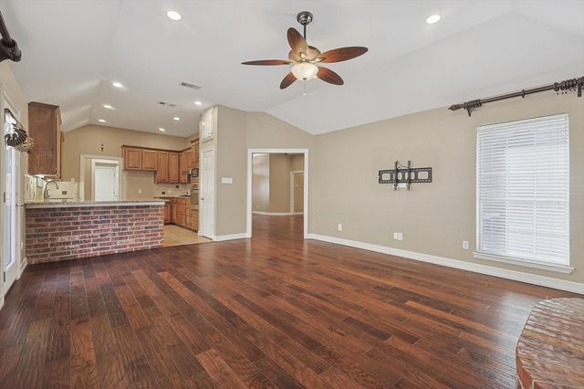 7009 Oak Hills Court, North Richland Hills, TX 76182