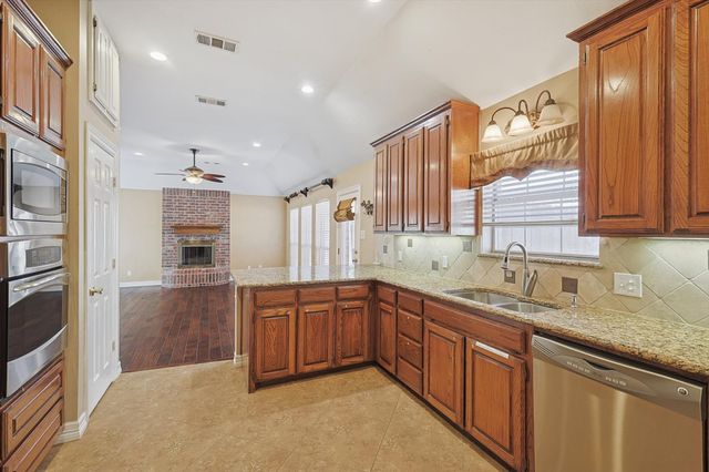 7009 Oak Hills Court, North Richland Hills, TX 76182