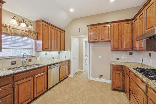 7009 Oak Hills Court, North Richland Hills, TX 76182