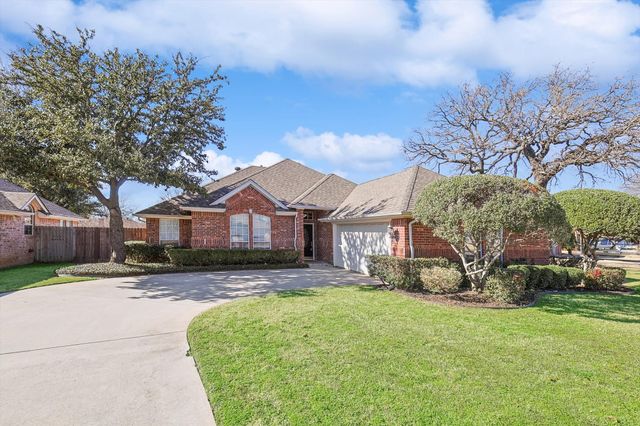 7009 Oak Hills Court, North Richland Hills, TX 76182
