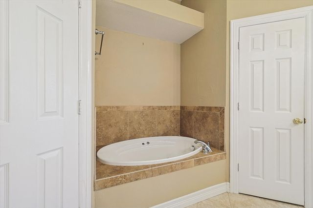 7009 Oak Hills Court, North Richland Hills, TX 76182