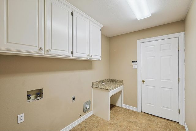 7009 Oak Hills Court, North Richland Hills, TX 76182