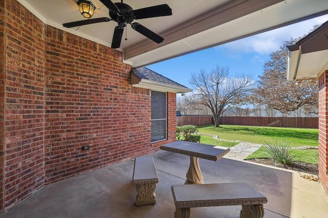 7009 Oak Hills Court, North Richland Hills, TX 76182