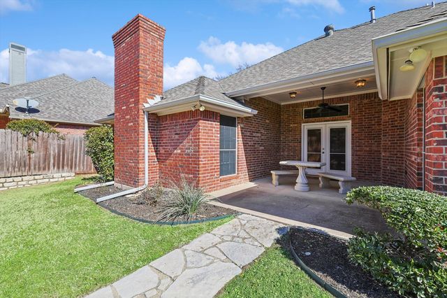 7009 Oak Hills Court, North Richland Hills, TX 76182