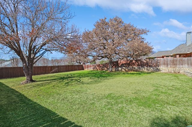 7009 Oak Hills Court, North Richland Hills, TX 76182