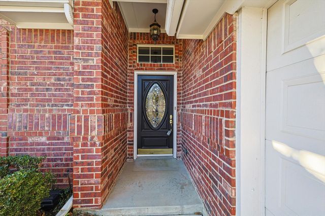 7009 Oak Hills Court, North Richland Hills, TX 76182