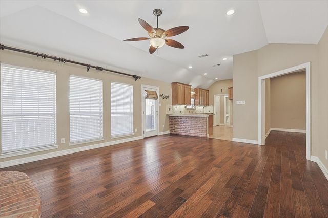 7009 Oak Hills Court, North Richland Hills, TX 76182