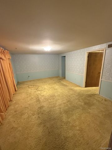 34630 Old Timber Road, Farmington, MI 48331