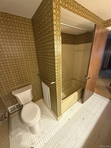 34630 Old Timber Road, Farmington, MI 48331