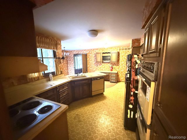 34630 Old Timber Road, Farmington, MI 48331