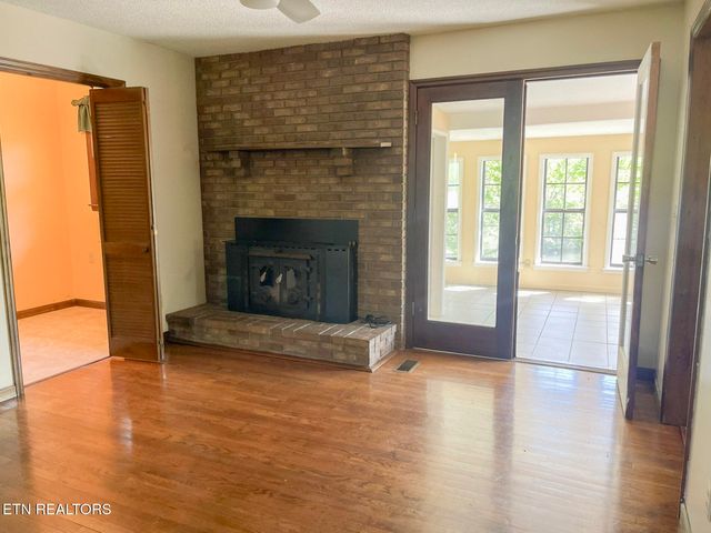 4315 Taylors Chapel Rd, Crossville, TN 38572