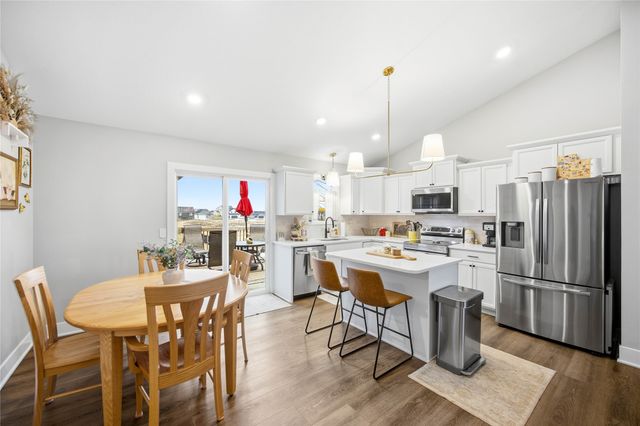 2713 8th Avenue SW, Altoona, IA 50009