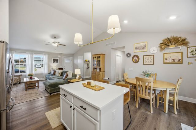 2713 8th Avenue SW, Altoona, IA 50009