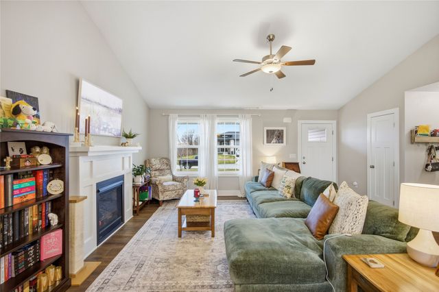 2713 8th Avenue SW, Altoona, IA 50009