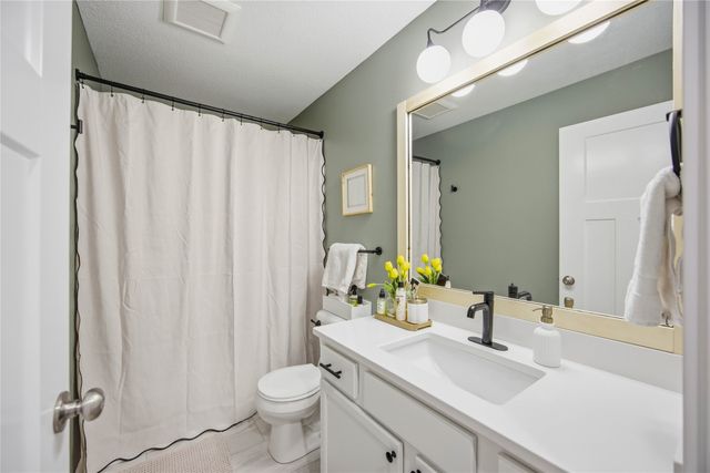 2713 8th Avenue SW, Altoona, IA 50009