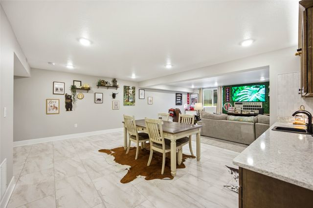 2713 8th Avenue SW, Altoona, IA 50009