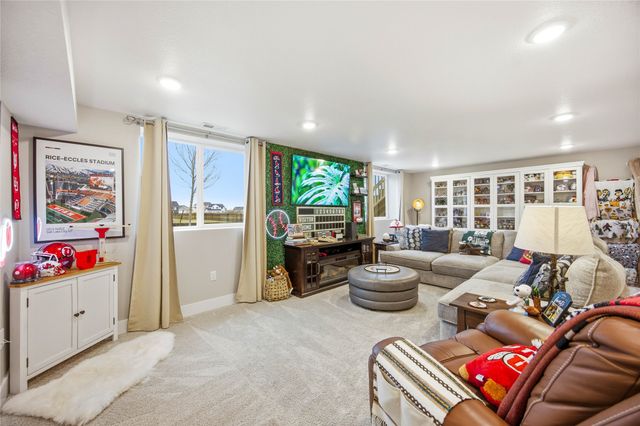 2713 8th Avenue SW, Altoona, IA 50009