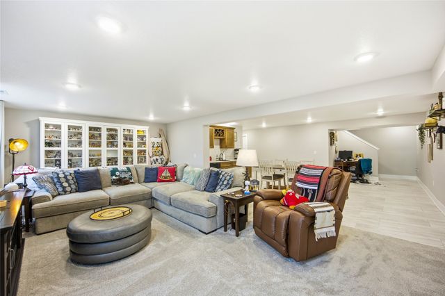 2713 8th Avenue SW, Altoona, IA 50009