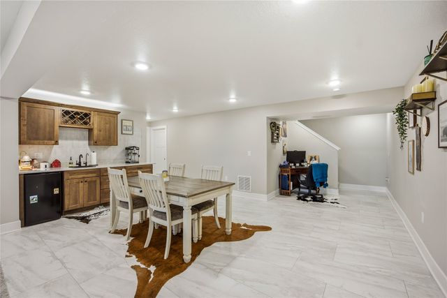 2713 8th Avenue SW, Altoona, IA 50009