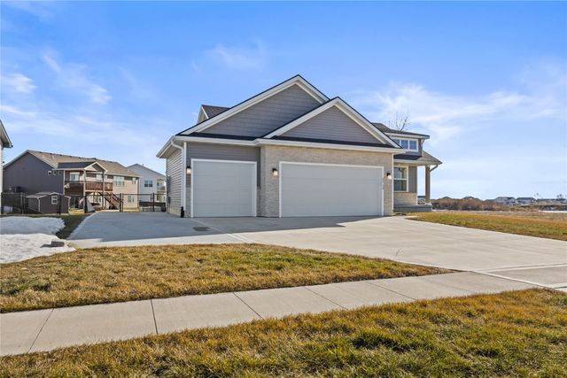 2713 8th Avenue SW, Altoona, IA 50009