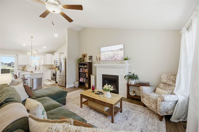 2713 8th Avenue SW, Altoona, IA 50009